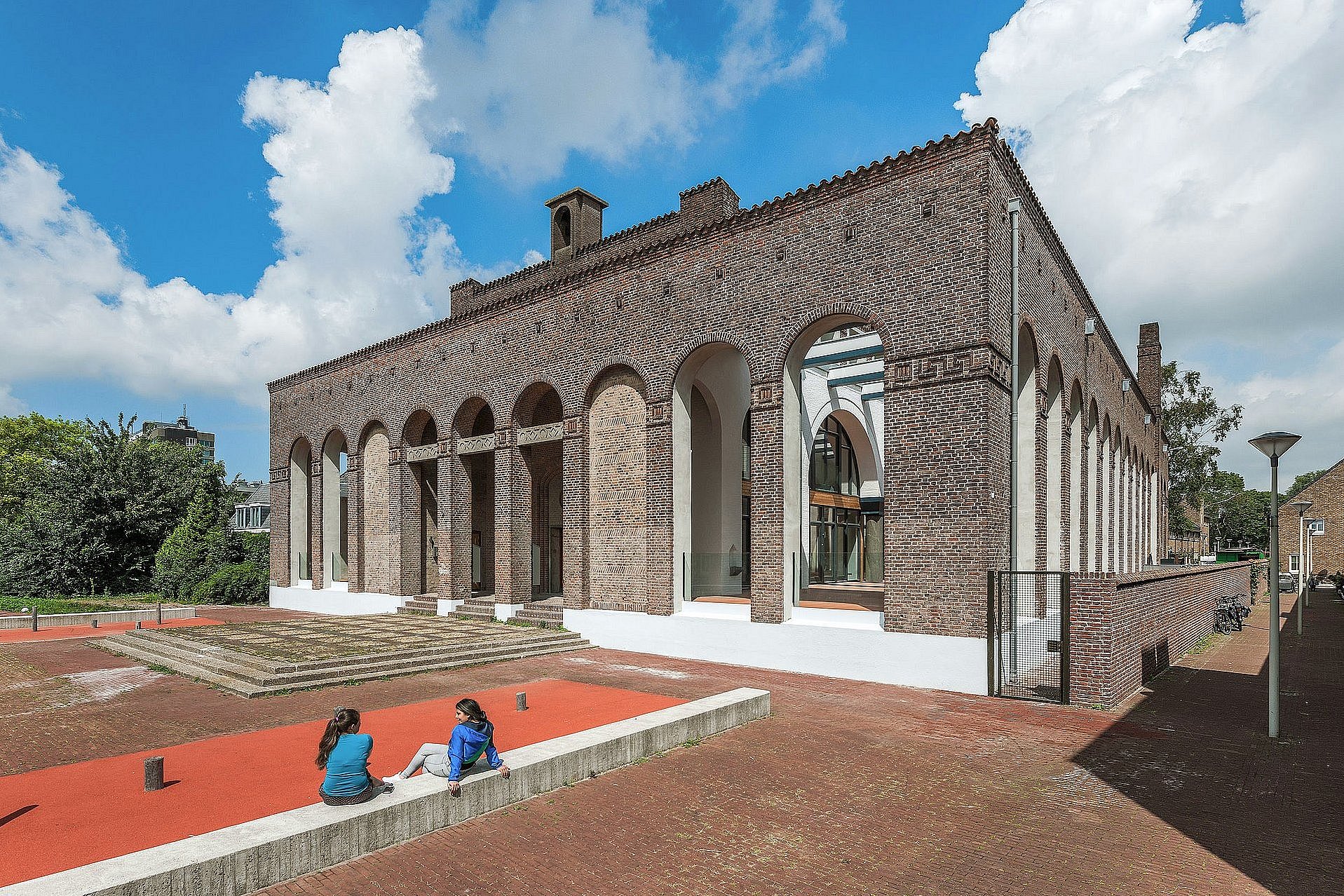 Bureau Kroner staat midden in de samenleving; transformatie van een kerk tot woongebouw voor mensen met een beperking.